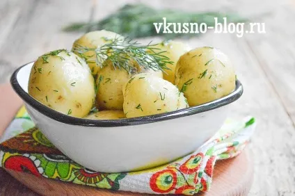 Молода картопля з кропом і маслом