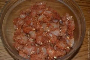 Мармуровий рулет із курячого м'яса (рулет із курячого філе) Мармуровий рулет із курячого м'яса