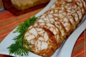 Мармуровий рулет із курячого м'яса (блюдо з курячого м'яса) Мармуровий рулет із курячого м'яса