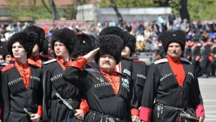 Може, хто пояснить мені, навіщо нам козаки (навіщо нам козаки?) Може, хто пояснить мені, навіщо нам козаки