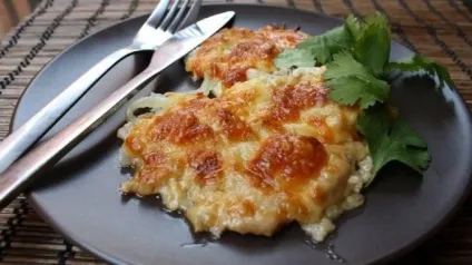 М'ясо пофранцузскі секрети приготування (укладають нижній шар) М'ясо пофранцузскі секрети приготування