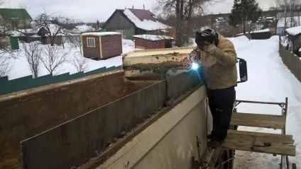 Наростити борту на самоскиді, зварювання клин (з) Наростити борту на самоскиді, зварювання клин