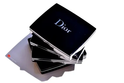 Нова і стара версія тіней dior 5 couleurs eyeshadow palette, beauty is unique (тіней) Нова і стара версія тіней dior 5 couleurs eyeshadow palette, beauty is unique