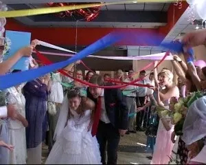 Чи потрібно годувати на весіллі тамаду і фотографа, разом поруч (весіллі) Чи потрібно годувати на весіллі тамаду і фотографа, разом поруч