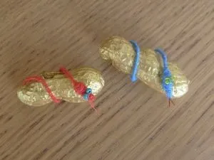 Горішки з передбаченнями своїми руками (руками) Горішки з передбаченнями своїми руками