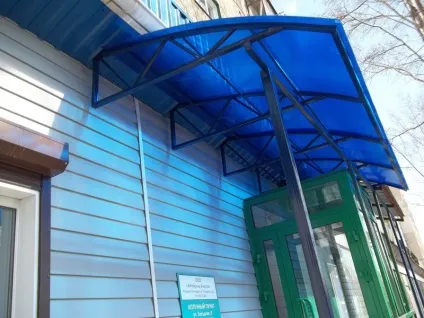 Особливості виготовлення козирка над ганком з полікарбонату своїми руками, поради майстрів (своїми) Особливості виготовлення козирка над ганком з полікарбонату своїми руками, поради майстрів