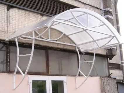 Особливості виготовлення козирка над ганком з полікарбонату своїми руками, поради майстрів (своїми) Особливості виготовлення козирка над ганком з полікарбонату своїми руками, поради майстрів
