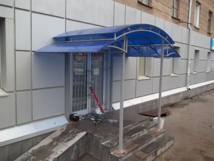 Особливості виготовлення козирка над ганком з полікарбонату своїми руками, поради майстрів (своїми) Особливості виготовлення козирка над ганком з полікарбонату своїми руками, поради майстрів