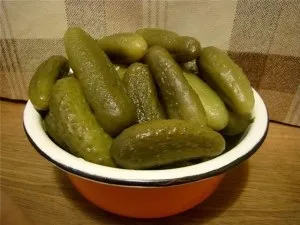 Отруєння солоними огірками причини, симптоми і перша допомога (що робити) Отруєння солоними огірками причини, симптоми і перша допомога