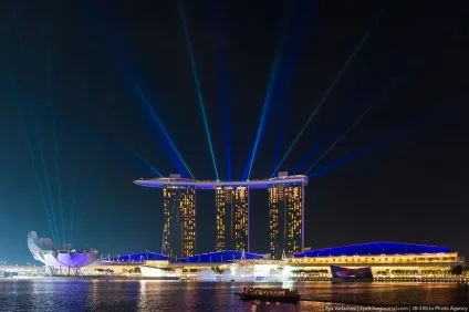 Готель marina bay sands в Сінгапурі басейн на краю безодні, фото новини (південно-східна азія) Готель marina bay sands в Сінгапурі басейн на краю безодні, фото новини