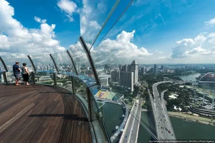 Готель marina bay sands в Сінгапурі басейн на краю безодні, фото новини (marina) Готель marina bay sands в Сінгапурі басейн на краю безодні, фото новини