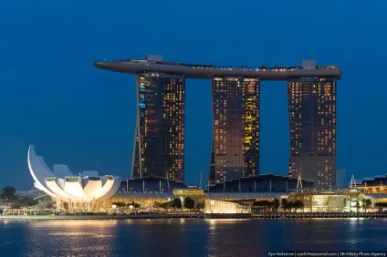 Готель marina bay sands в Сінгапурі басейн на краю безодні, фото новини (Сінгапурі) Готель marina bay sands в Сінгапурі басейн на краю безодні, фото новини