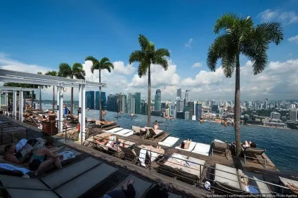 Готель marina bay sands в Сінгапурі басейн на краю безодні, фото новини (південно-східна азія) Готель marina bay sands в Сінгапурі басейн на краю безодні, фото новини