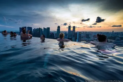 Готель marina bay sands в Сінгапурі басейн на краю безодні, фото новини (marina) Готель marina bay sands в Сінгапурі басейн на краю безодні, фото новини