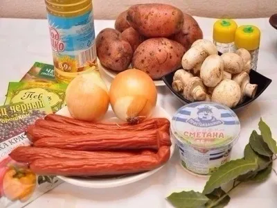 Мисливські ковбаски з картоплею в горщиках (мисливські) Мисливські ковбаски з картоплею в горщиках
