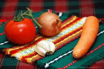 Паста з яловичиною, овочами і томатами