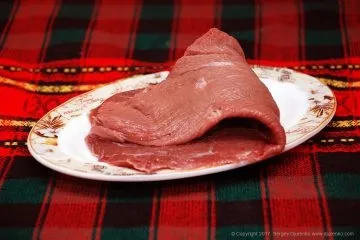 Паста з яловичиною, овочами і томатами