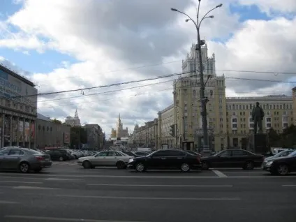 Площа тріумфальна в москві