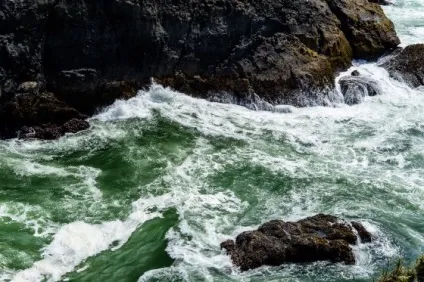 Чому море солоне, а річки прісні