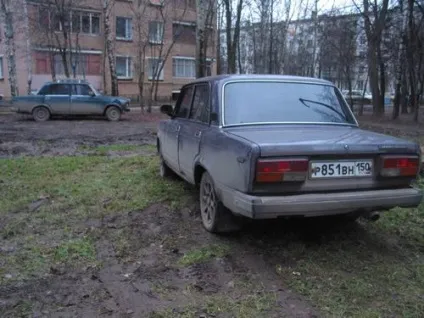 Чому ж в місті так брудно (брудно) Чому ж в місті так брудно