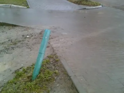 Чому ж в місті так брудно (чому) Чому ж в місті так брудно