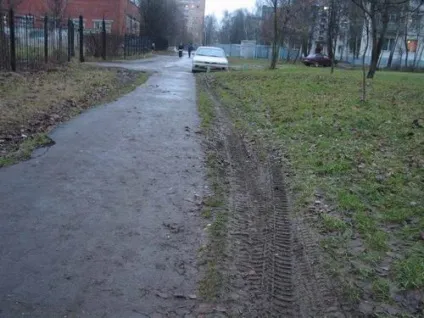 Чому ж в місті так брудно (брудно) Чому ж в місті так брудно