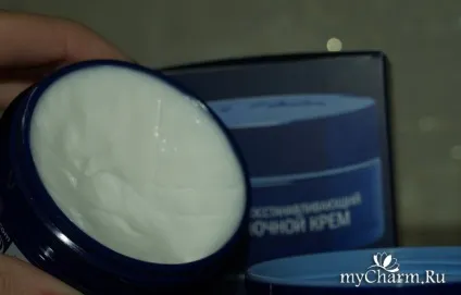 Поки ми спимо, він працює - nivea відновлює нічний крем (нічний) Поки ми спимо, він працює - nivea відновлює нічний крем
