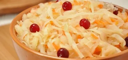 Користь і шкода квашеної капусти для організму людини джерело корисних вітамінів і лікувальні властивості (корисні властивості квашеної капусти для жінок) Користь і шкода квашеної капусти для організму людини джерело корисних вітамінів і лікувальні властивості
