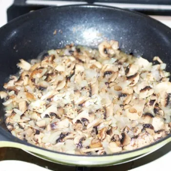 Святковий салат з моркви і курки, і печерицями (курки печериць моркви) Святковий салат з моркви і курки, і печерицями