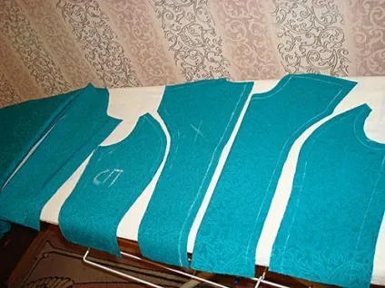 Святкову сукню для дівчинки