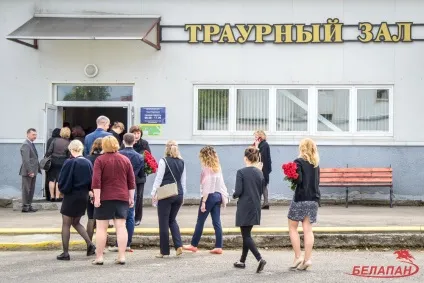 Попрощатися з сином Ермошиной прийшли перші особи держави (інформації Лілія Ананіч) Попрощатися з сином Ермошиной прийшли перші особи держави