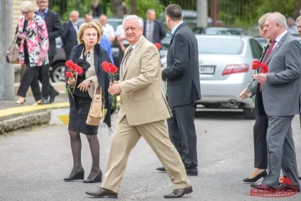 Попрощатися з сином Ермошиной прийшли перші особи держави (адвокат) Попрощатися з сином Ермошиной прийшли перші особи держави