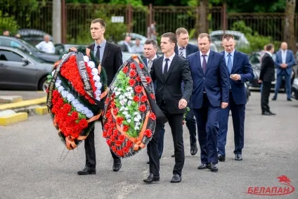 Попрощатися з сином Ермошиной прийшли перші особи держави (похорон) Попрощатися з сином Ермошиной прийшли перші особи держави
