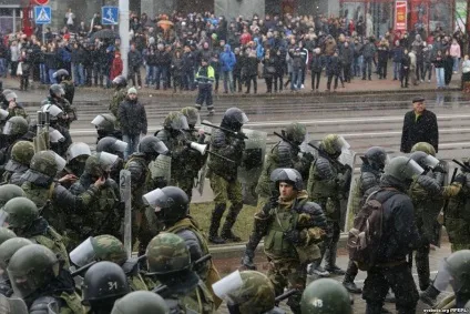 Протестний марш в центрі Мінська і масові затримання