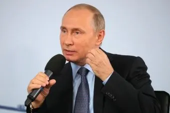 Путін розповів, чому нафта дешевшає, а бензин дорожчає (путин) Путін розповів, чому нафта дешевшає, а бензин дорожчає