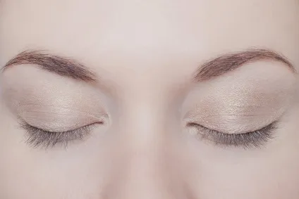 Rouge bunny rouge блиск-пилок для повік, тіні-блиск і матові тіні, beauty insider (rouge bunny rouge тіні для повік пігмент рідкі тіні прозорі тіні вологий макіяж) Rouge bunny rouge блиск-пилок для повік, тіні-блиск і матові тіні, beauty insider