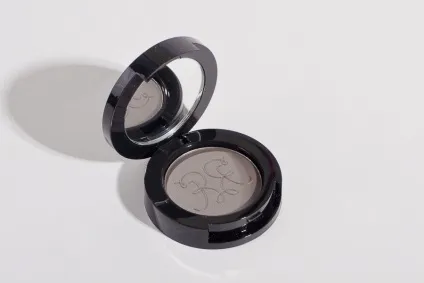 Rouge bunny rouge блиск-пилок для повік, тіні-блиск і матові тіні, beauty insider (матові) Rouge bunny rouge блиск-пилок для повік, тіні-блиск і матові тіні, beauty insider