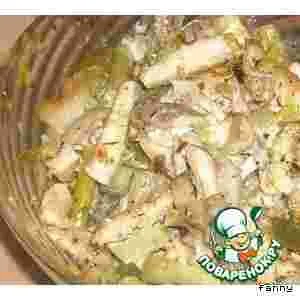 Салат з куркою і вешенками