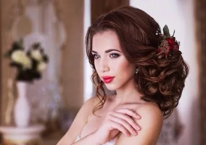 Найкрасивіші і модні весільні зачіски фото і відео ідеї (весільна зачіска мода стиліст недбалість ніжність шпилька діадема обруч форма особи) Найкрасивіші і модні весільні зачіски фото і відео ідеї