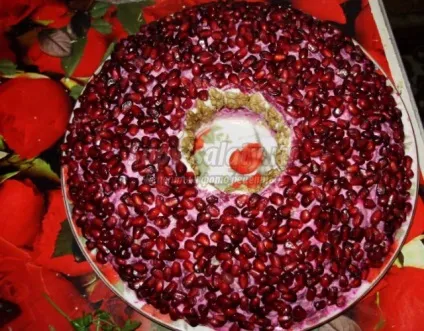 Салат - гранатовий браслет
