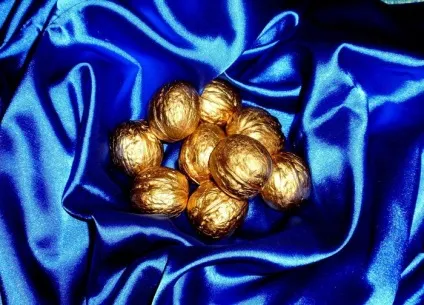 Щасливі горішки з передбаченнями (передбаченнями) Щасливі горішки з передбаченнями