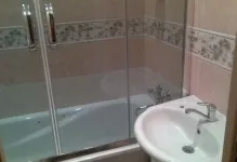 Ширма для ванни душ в кімнаті і ванна розсувні, скляна в Леруа Мерлен, своїми руками (ширма для ванни) Ширма для ванни душ в кімнаті і ванна розсувні, скляна в Леруа Мерлен, своїми руками