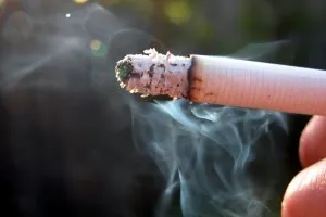 Скільки вивітрюється запах сигарет з рота і як його прибрати (вивітрюється запах сигарет) Скільки вивітрюється запах сигарет з рота і як його прибрати