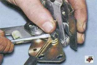 Зняття, установка, заміна замку передніх дверей на автомобілі лада пріора ваз 2170 (зняття) Зняття, установка, заміна замку передніх дверей на автомобілі лада пріора ВАЗ 2170