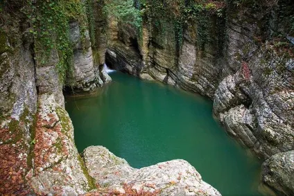 Дивимося Первомайськ самі Агурскіе водоспади і скеля Прометея (Прометея) Дивимося Первомайськ самі Агурскіе водоспади і скеля Прометея