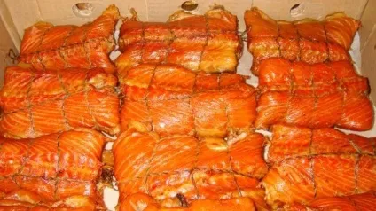 Сом гарячого копчення