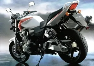 Порівняльний тест-драйв honda cb1300sf і yamaha xjr 1300 (xjr) Порівняльний тест-драйв honda cb1300sf і yamaha xjr 1300