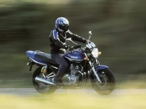 Порівняльний тест-драйв honda cb1300sf і yamaha xjr 1300 (порівняння) Порівняльний тест-драйв honda cb1300sf і yamaha xjr 1300