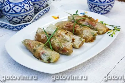 Спрінг роли з куркою і овочами (овочами) Спрінг роли з куркою і овочами