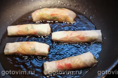 Спрінг роли з куркою і овочами (овочами) Спрінг роли з куркою і овочами